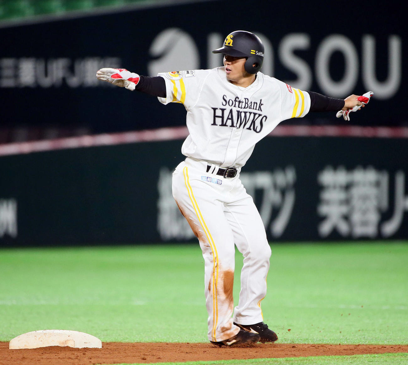 ソフトバンク佐藤は5回に二盗しセーフをアピール（撮影・栗木一考）