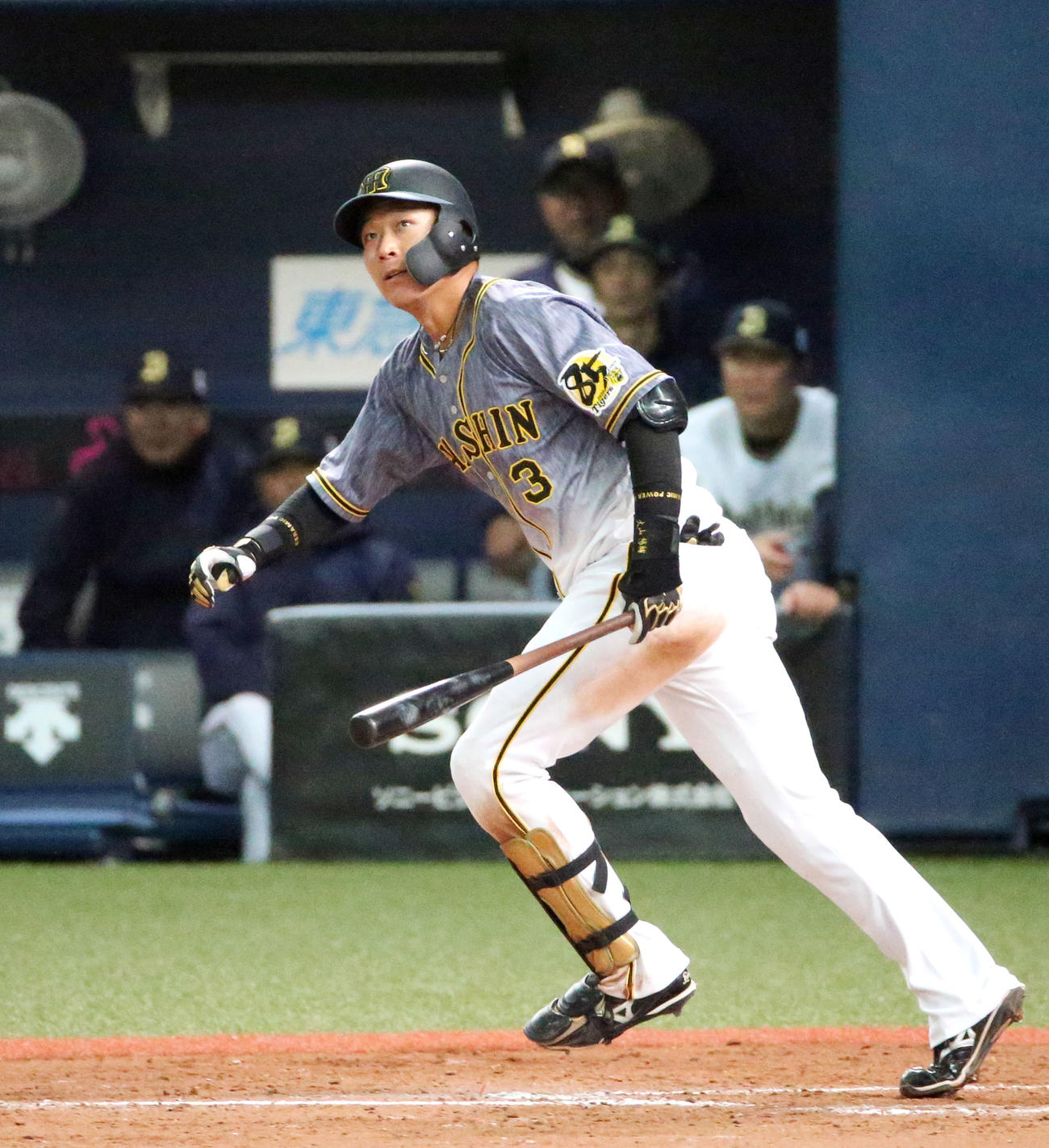 阪神対オリックス　9回表阪神1死一塁、大山は左越え2点本塁打を放つ（撮影・上山淳一）