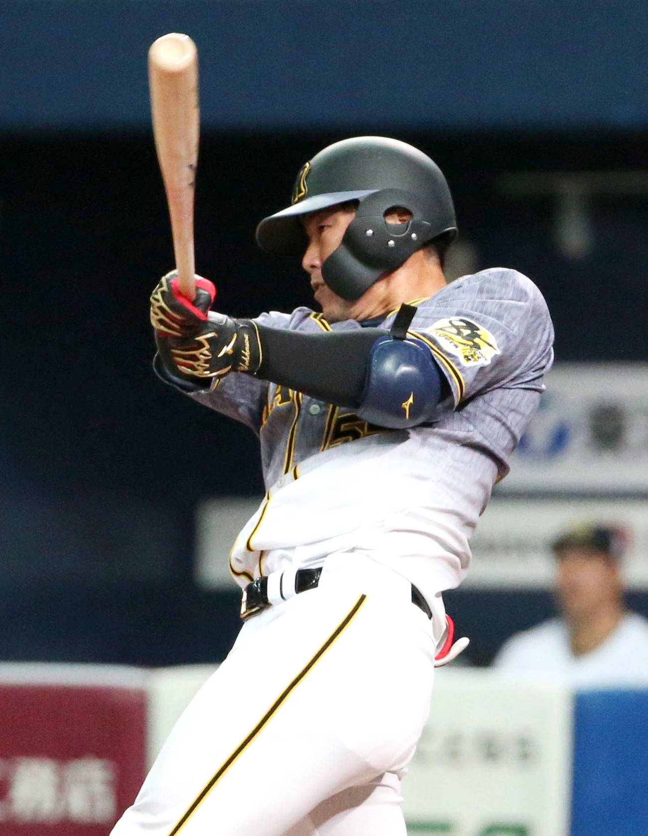 阪神対オリックス　7回表阪神2死一、三塁、陽川は逆転中越え3点本塁打を放つ（撮影・上山淳一）