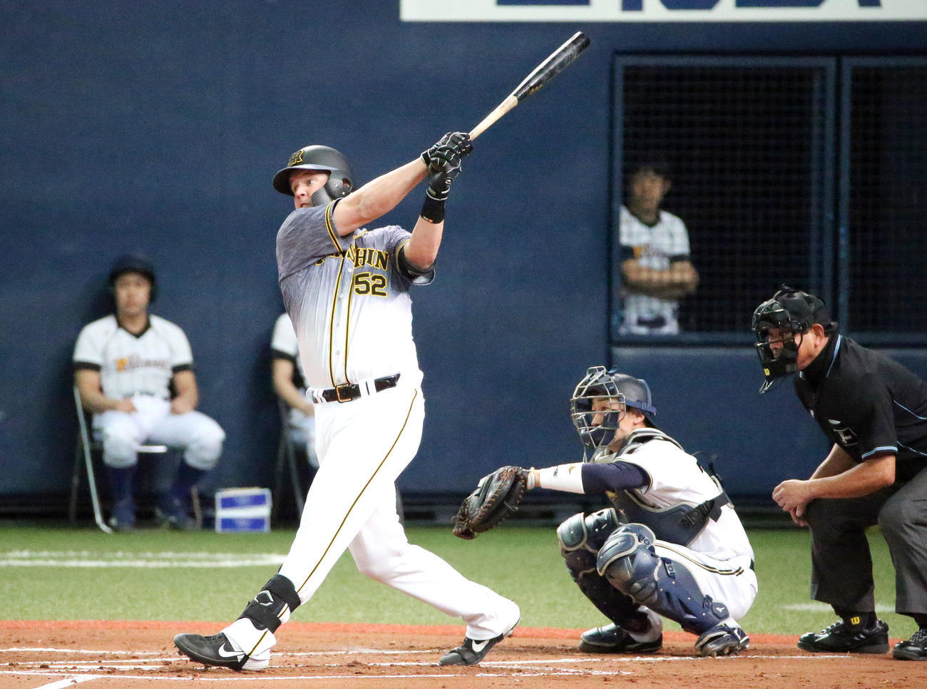 阪神対オリックス　2回表阪神無死、サンズは右前打を放つ（撮影・上山淳一）