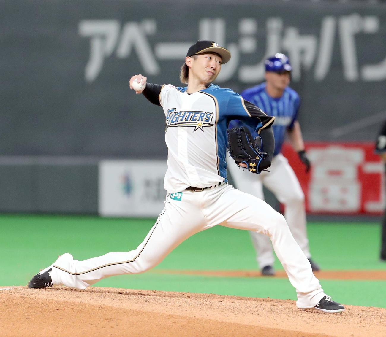 日本ハム対DeNA　6回途中から登板する日本ハム金子（撮影・佐藤翔太）