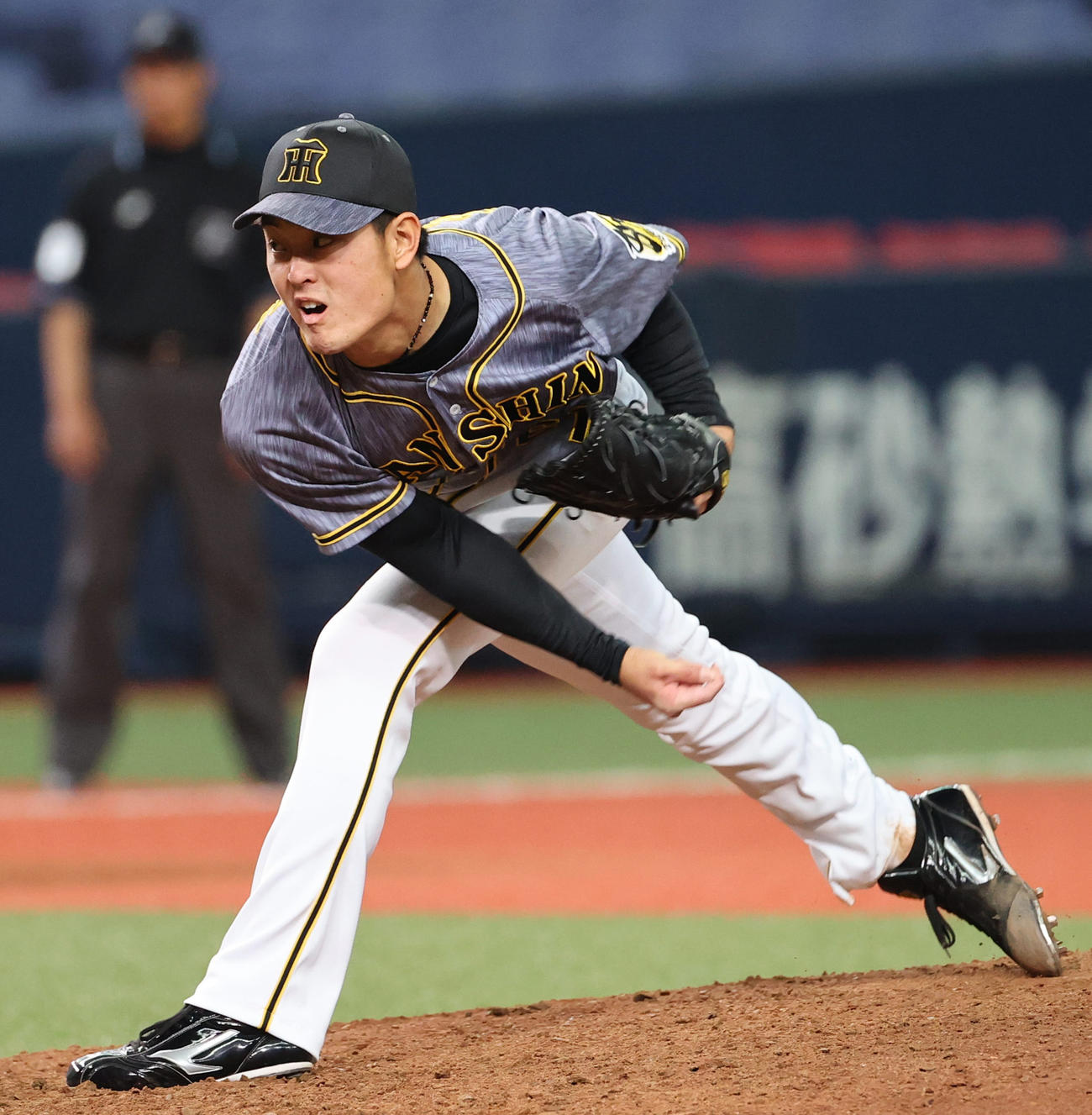 オリックス対阪神　8回から登板する望月惇志（撮影・清水貴仁）