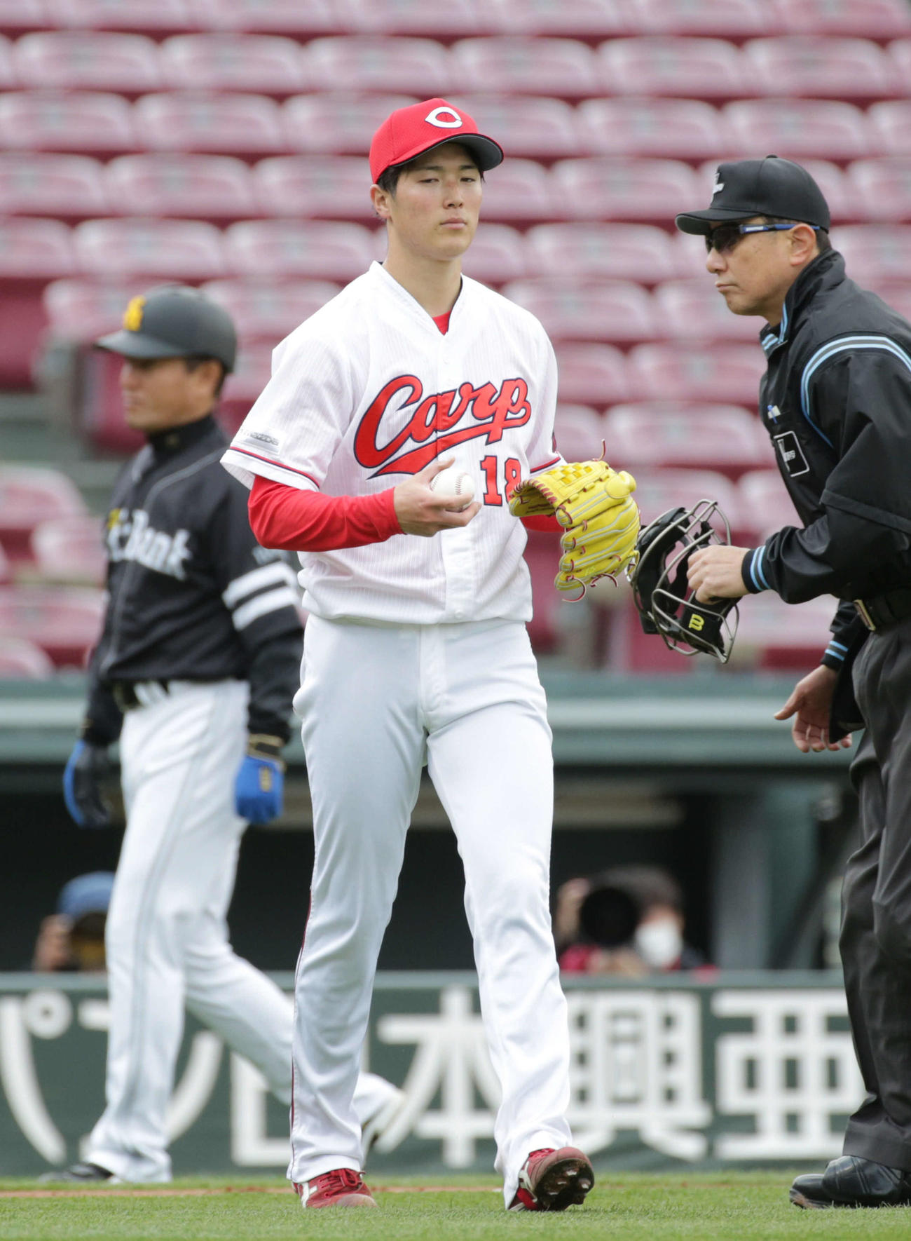 広島対ソフトバンク　4回で5失点した広島先発の森下（撮影・加藤孝規）