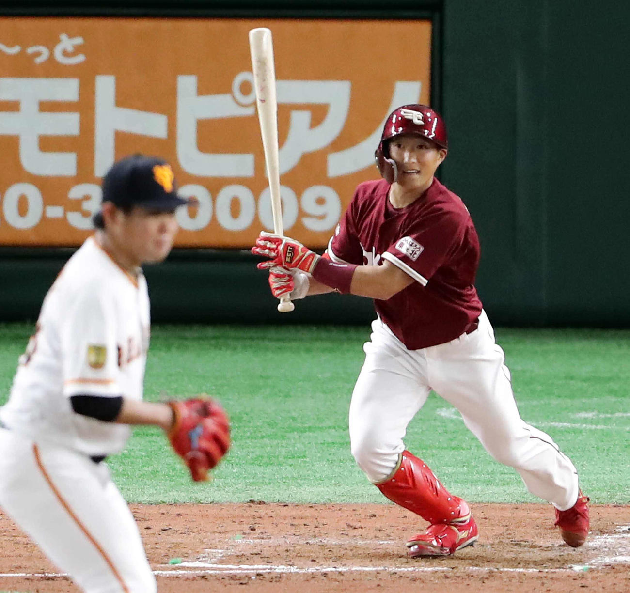 5回、田口から2点適時二塁打を放つ小深田