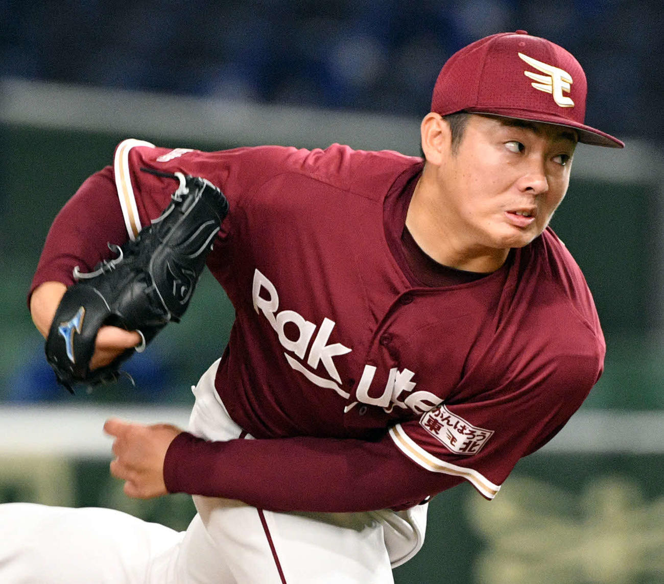 巨人対楽天　楽天2番手で力投する松井（撮影・滝沢徹郎）