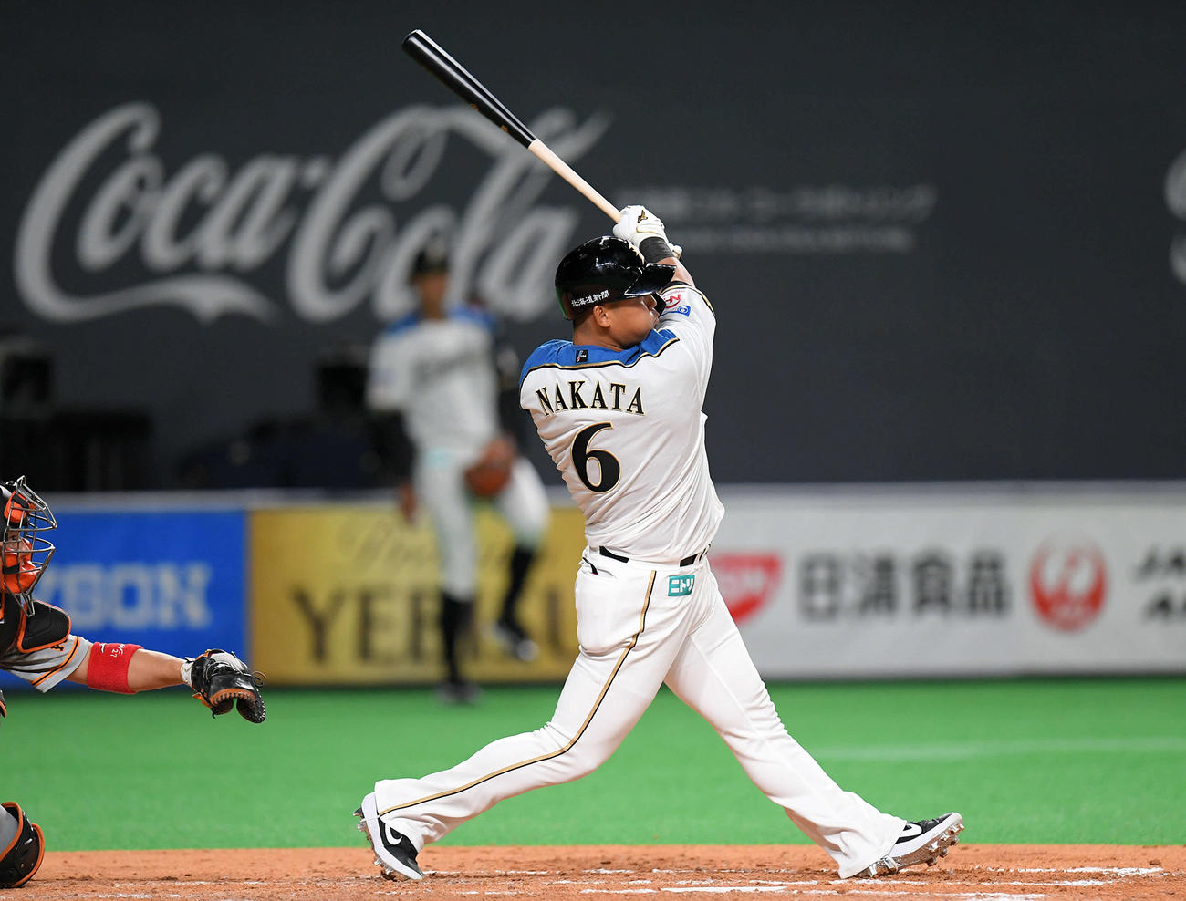 本塁打を放つ日本ハム中田翔（2020年3月3日撮影）