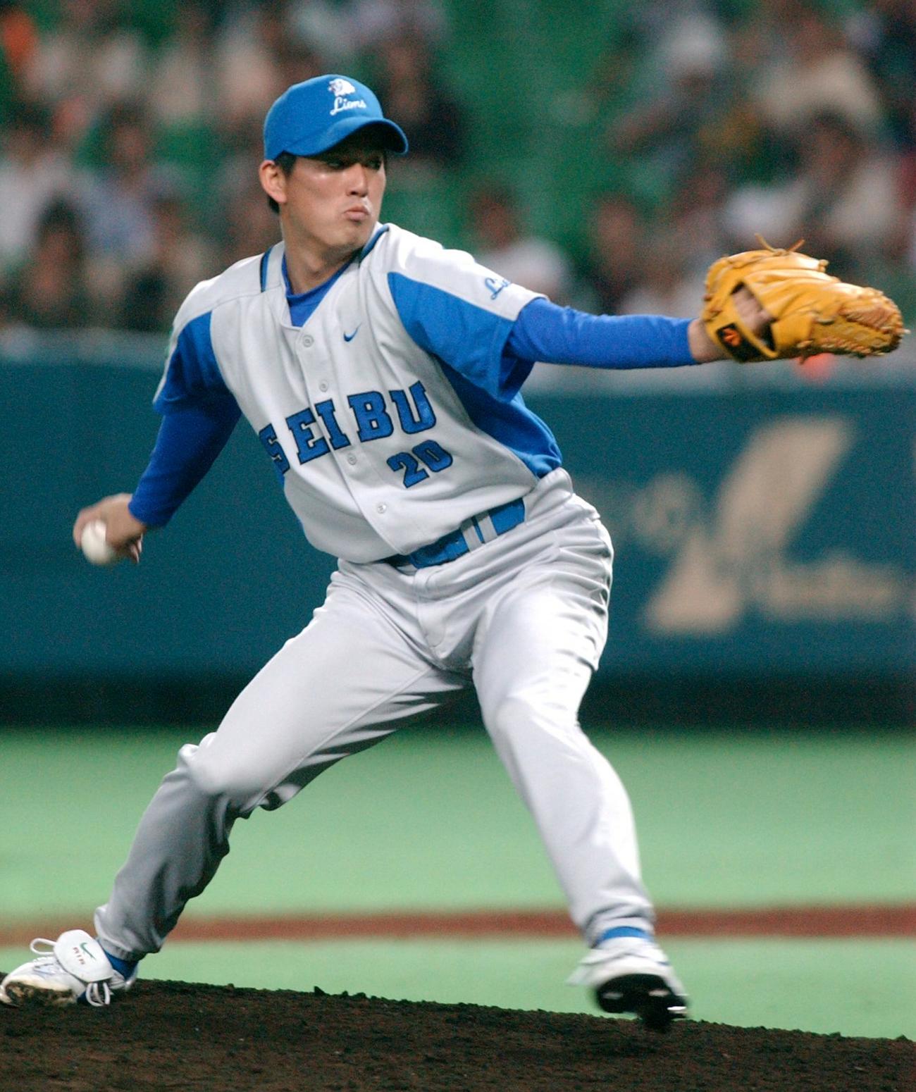 力投する西武豊田清（02年7月10日撮影）