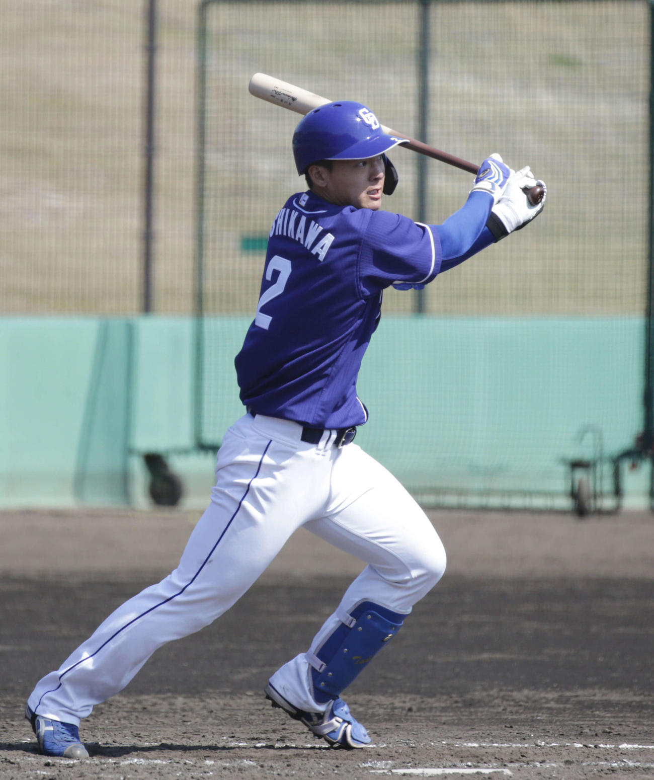 広島対中日　4回表中日1死一塁、石川昂は適時打を放つ（撮影・加藤孝規）