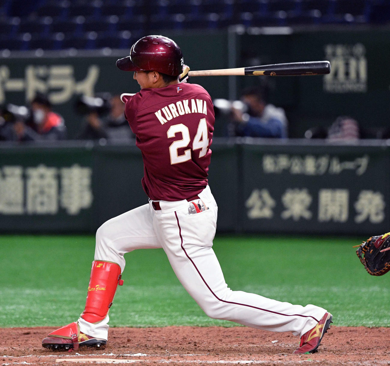 巨人対楽天　7回表楽天2死一、三塁、黒川は右翼線に適時二塁打を放つ（2020年3月13日）