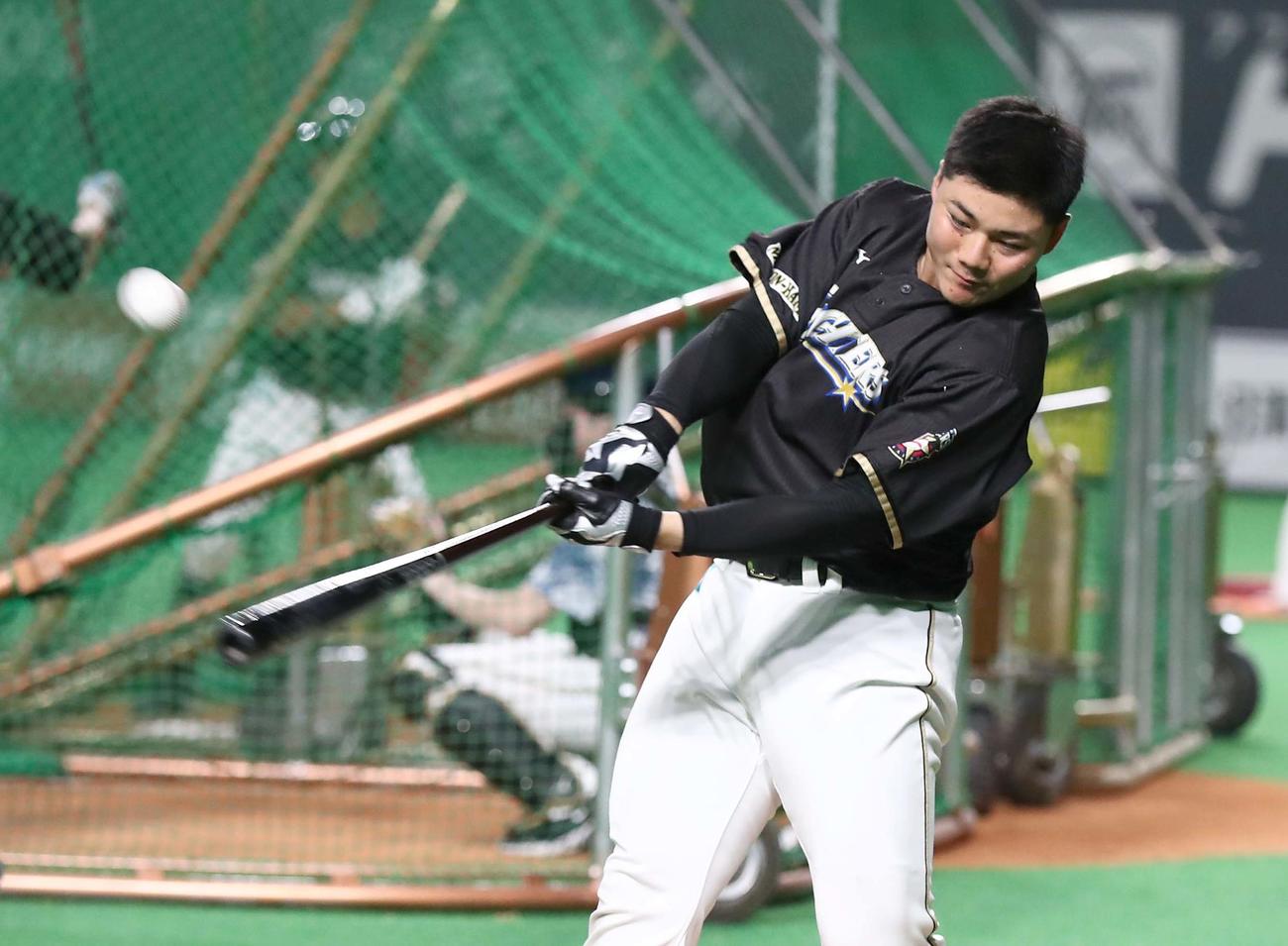 ロングティーする清宮（撮影・黒川智章）