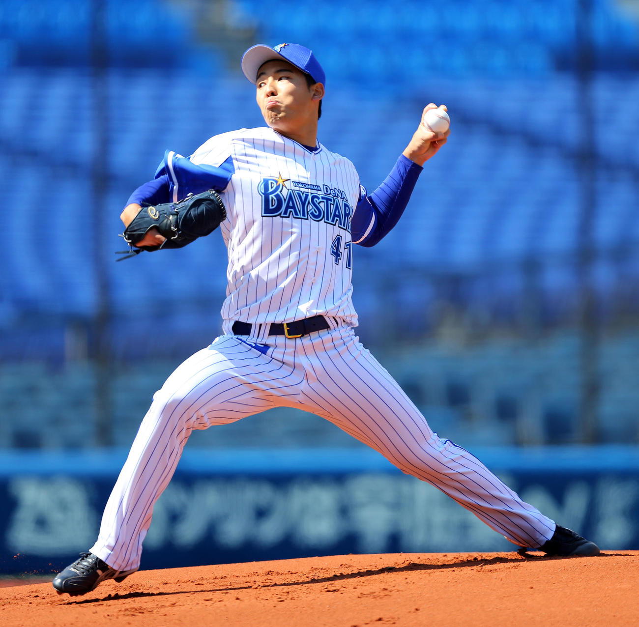 DeNA対ロッテ　先発のDeNA桜井（撮影・大野祥一）