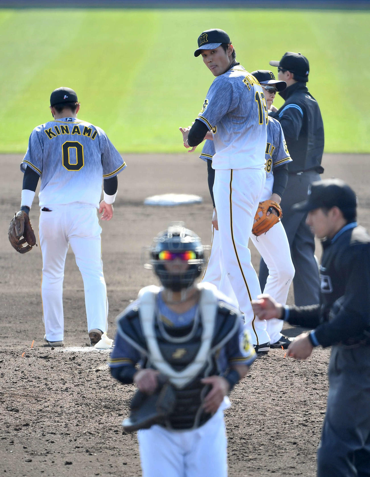 オリックス対阪神2軍戦　6回裏オリックス1死二塁、大下に適時安打を浴び悔しそうな表情を見せる藤浪（撮影・上田博志）