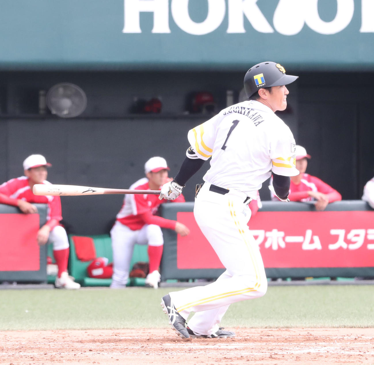 練習試合　ソフトバンク対JR九州　3回裏ソフトバンク2死一、三塁、内川聖一は右前に先制適時打を放つ（撮影・梅根麻紀）