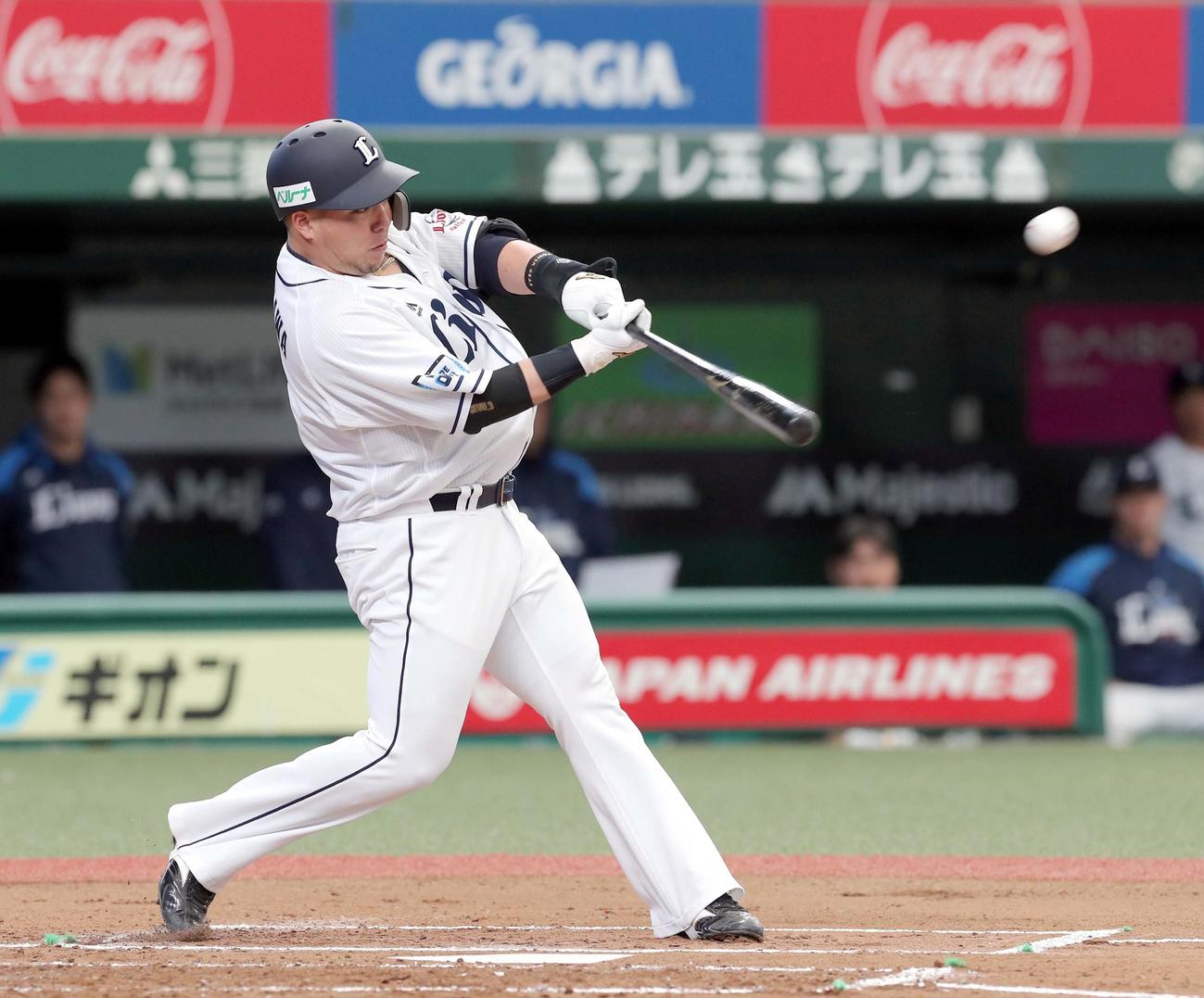 西武対日本ハム　1回裏西武無死満塁、山川は先制となる中犠飛を放つ（撮影・佐藤翔太）