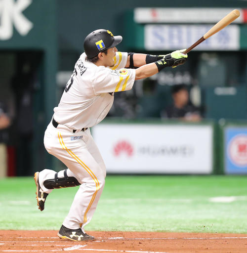 ソフトバンク対ロッテ　2回裏ソフトバンク無死、松田宣浩は左越えに先制本塁打を放つ（撮影・梅根麻紀）