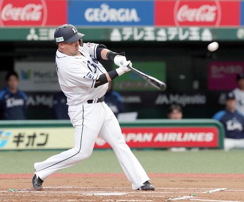西武対日本ハム　1回裏西武無死満塁、山川は先制となる中犠飛を放つ（撮影・佐藤翔太）
