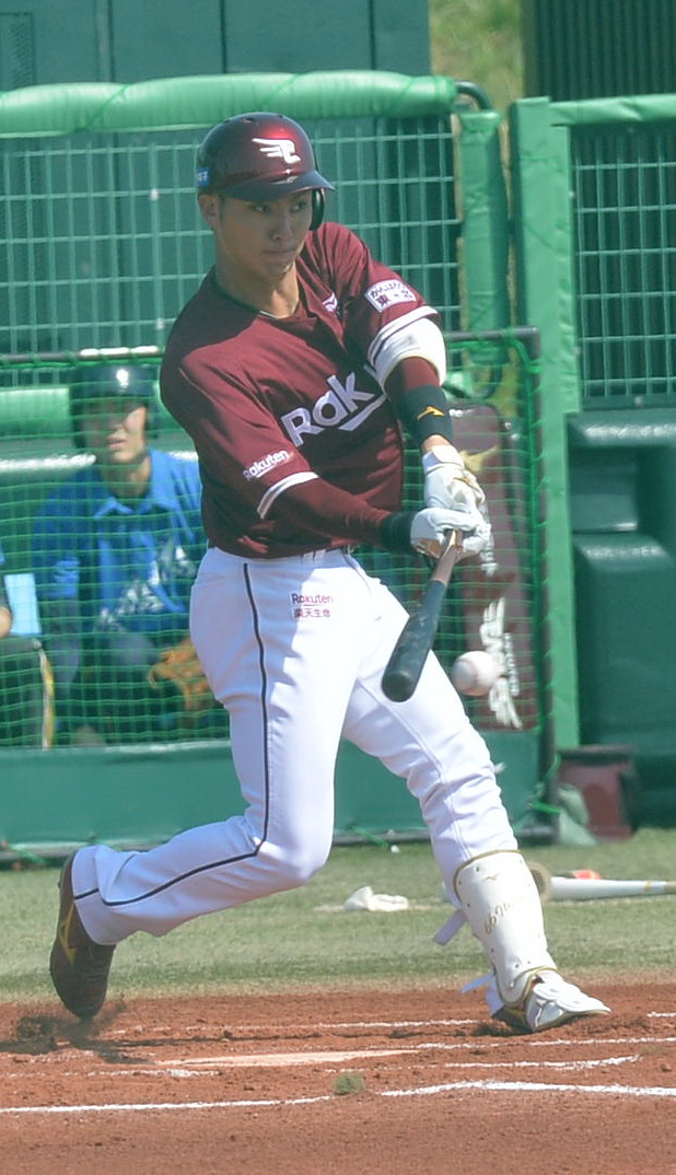 ヤクルト対楽天　1回表楽天1死走者なし、内野安打を放つ村林