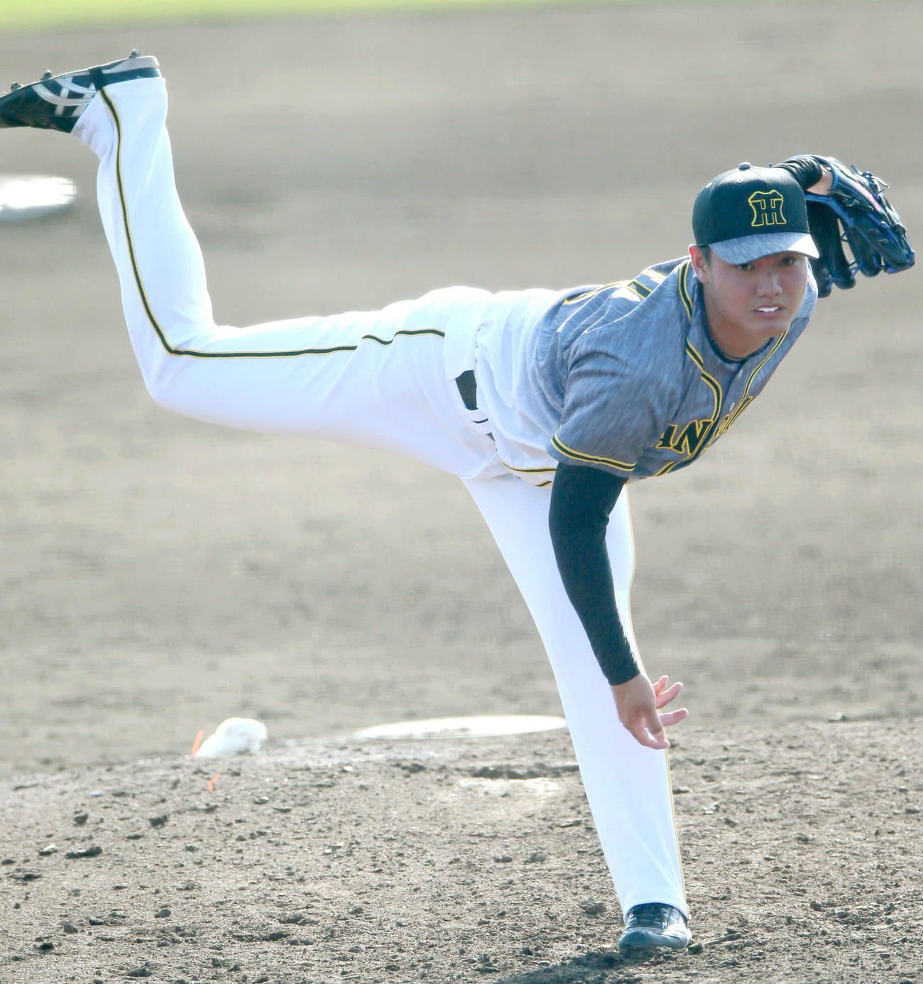 オリックスとの2軍練習試合で8回裏に登板した阪神西純は3者凡退に仕留める（撮影・上山淳一）
