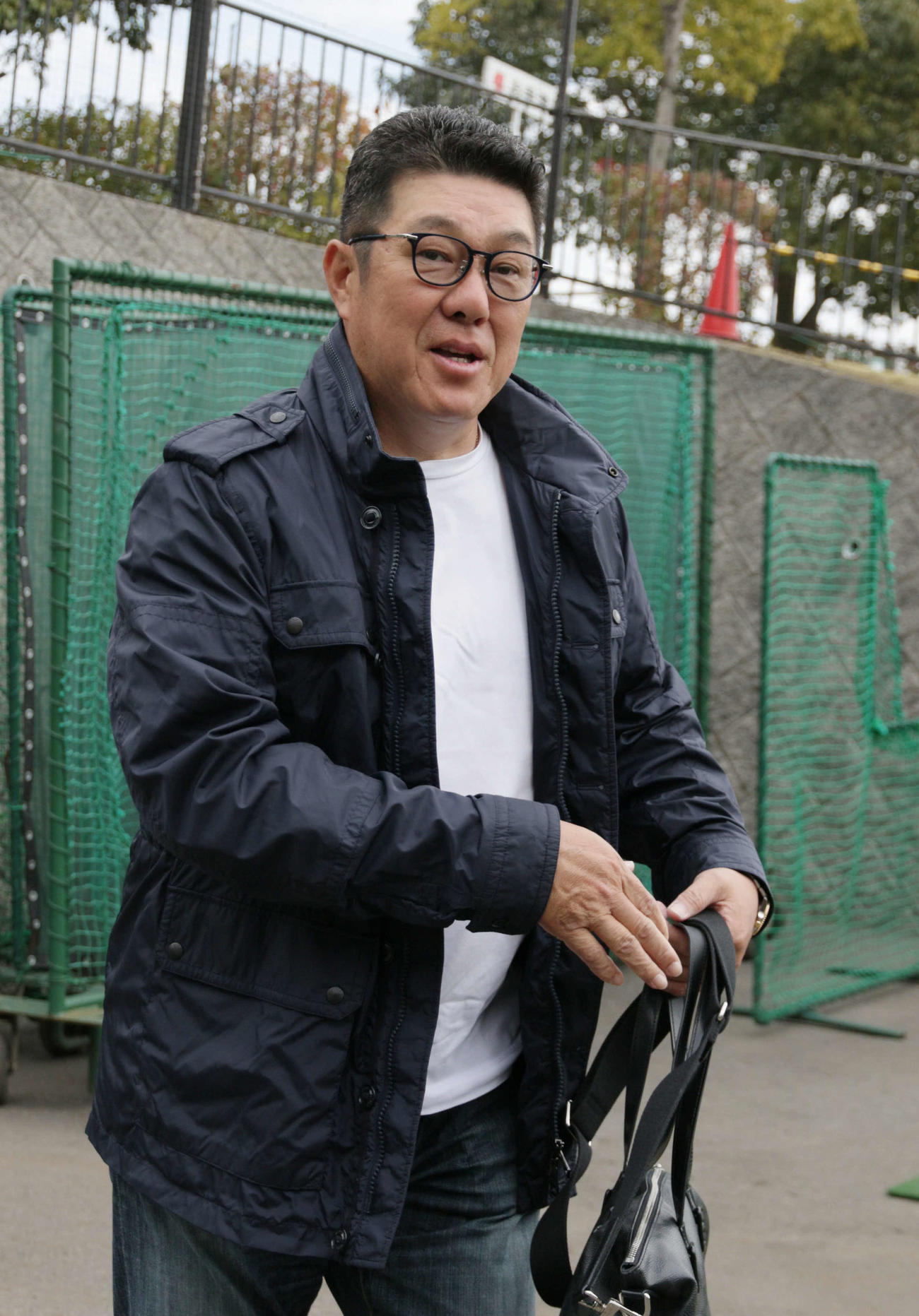 試合を視察する広島佐々岡監督（撮影・加藤孝規）