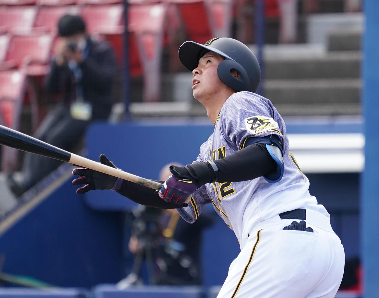 プロ野球ウエスタン練習試合　中日対阪神　4回表2死、左越え本塁打を放った井上広大（撮影・森本幸一）