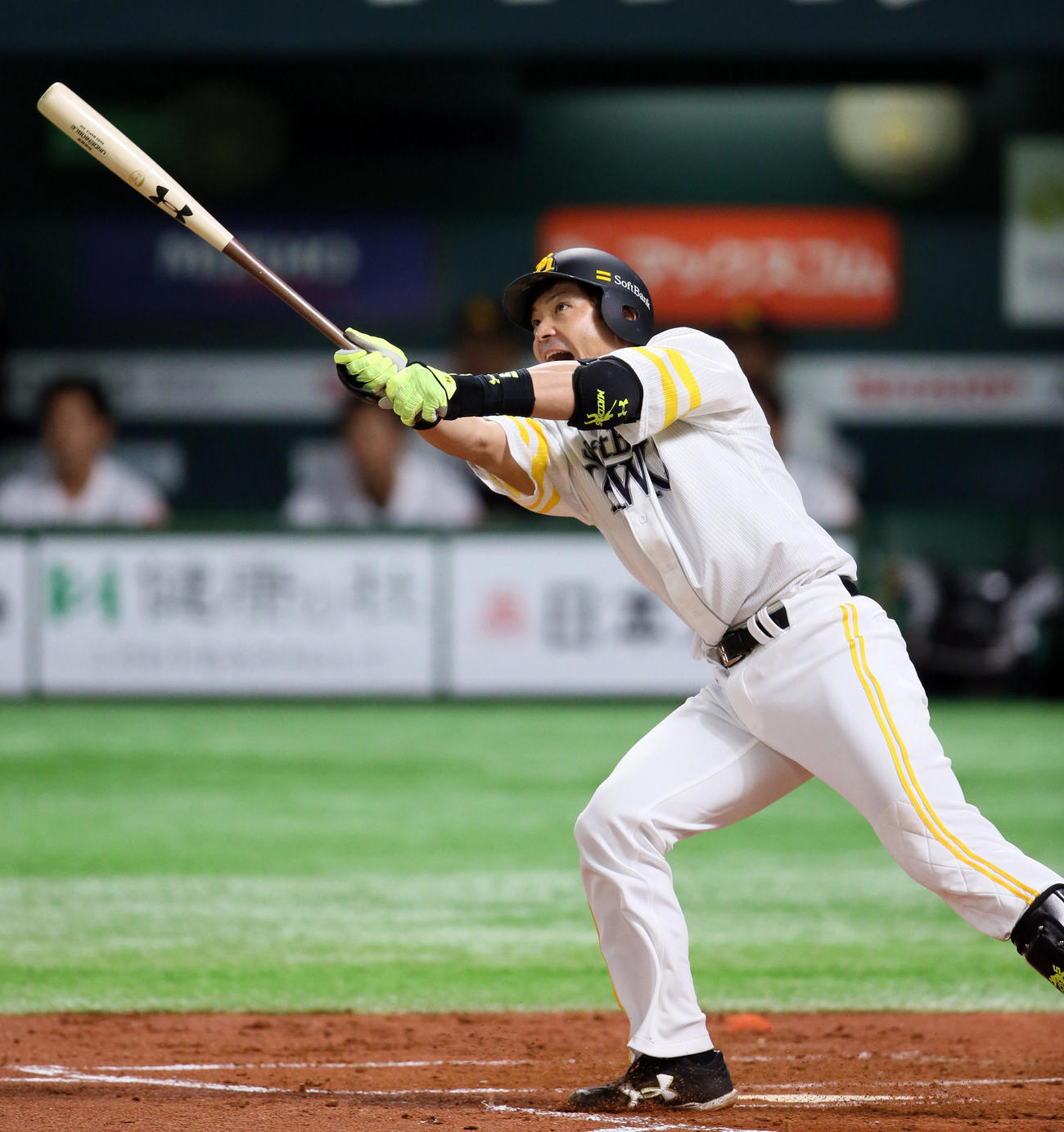 ソフトバンク対ロッテ　練習試合　2回裏ソフトバンク無死、松田宣は左越えに先制ソロ本塁打を放つ（撮影・栗木一考）