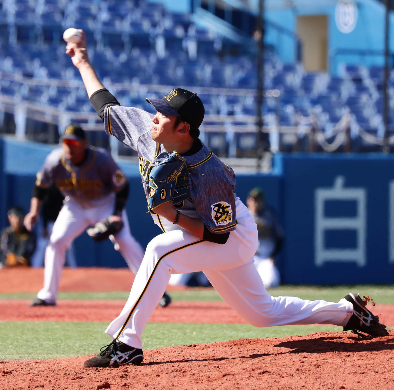 ヤクルト対阪神　力投する阪神2人目の高野（撮影・丹羽敏通）