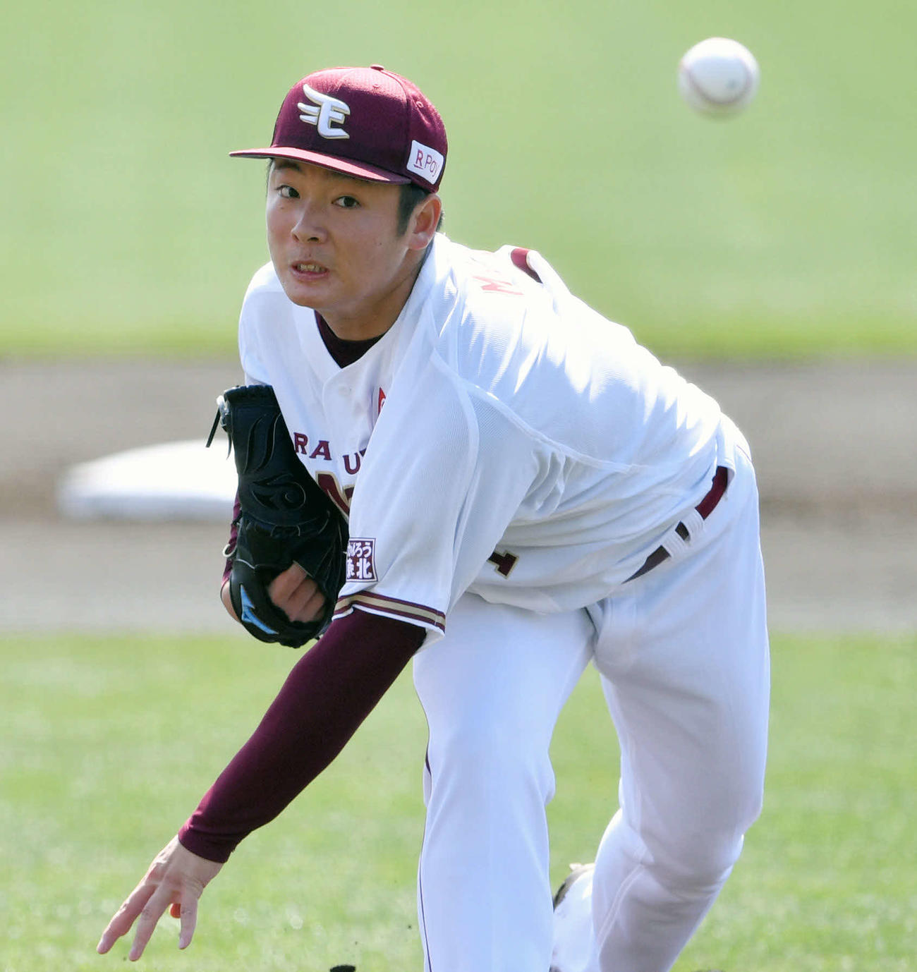 楽天対オリックス　先発で力投する楽天松井（撮影・滝沢徹郎）