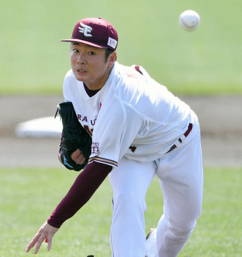楽天対オリックス　先発で力投する楽天松井（撮影・滝沢徹郎）