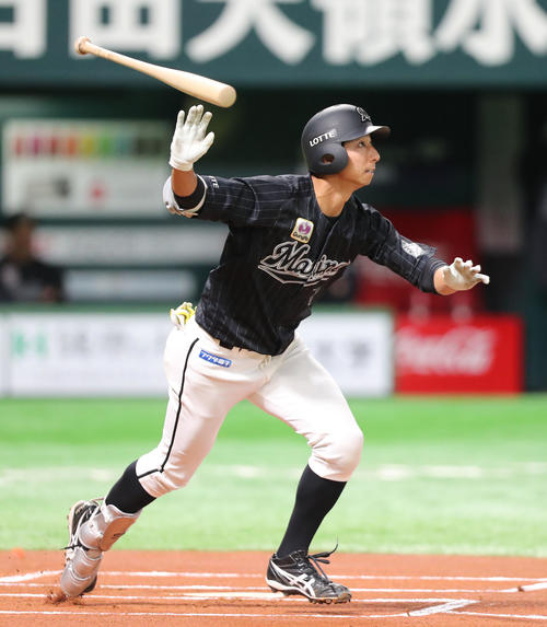 ソフトバンク対ロッテ　1回表ロッテ無死、福田秀平は右越えに先制本塁打を放つ（撮影・梅根麻紀）