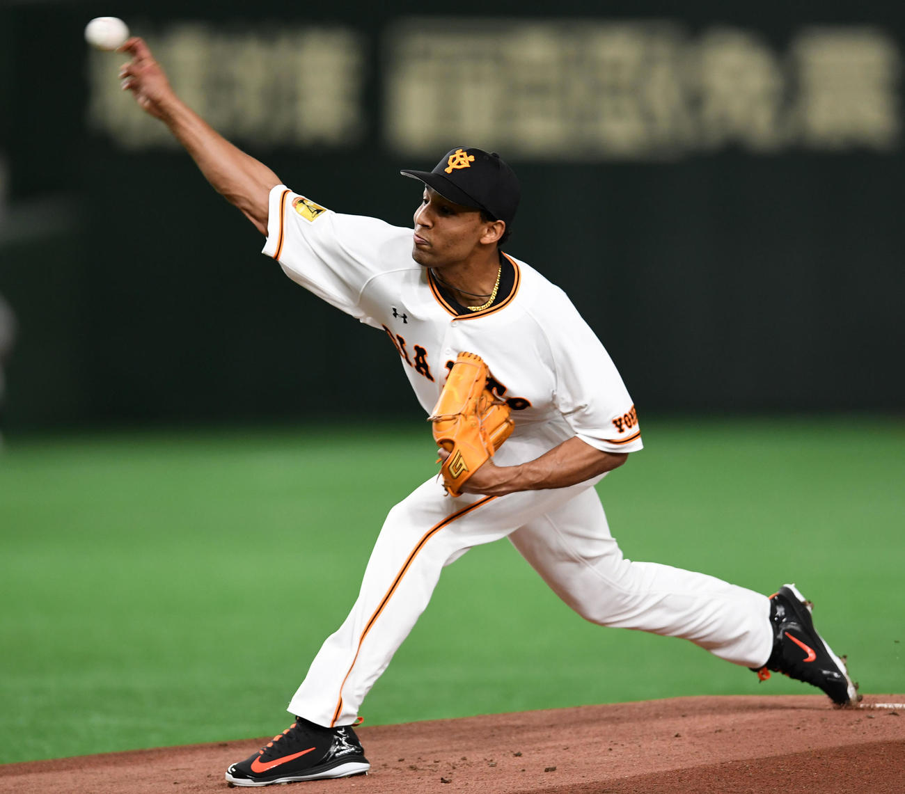 巨人対DeNA　力投する巨人先発のサンチェス（撮影・横山健太）