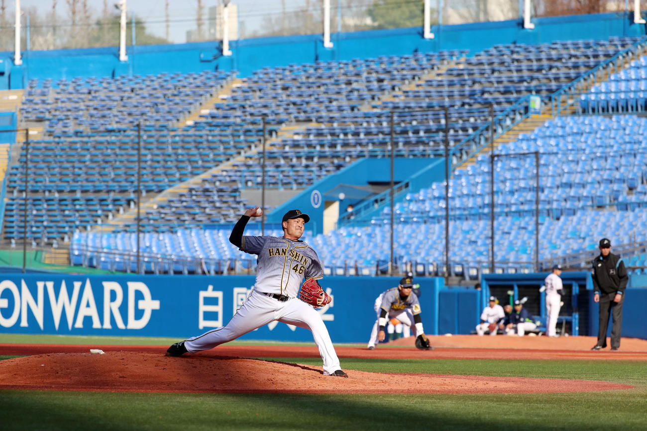 ヤクルト対阪神　阪神2番手で登板し好投する秋山（撮影・加藤哉）