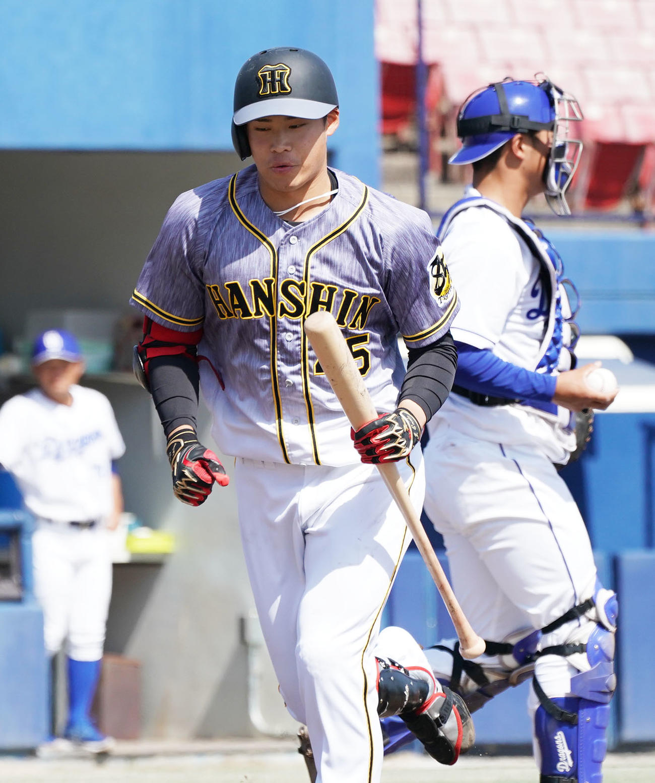 プロ野球ウエスタン練習試合　中日対阪神　2回表阪神1死満塁、三振に倒れる遠藤成（撮影・森本幸一）