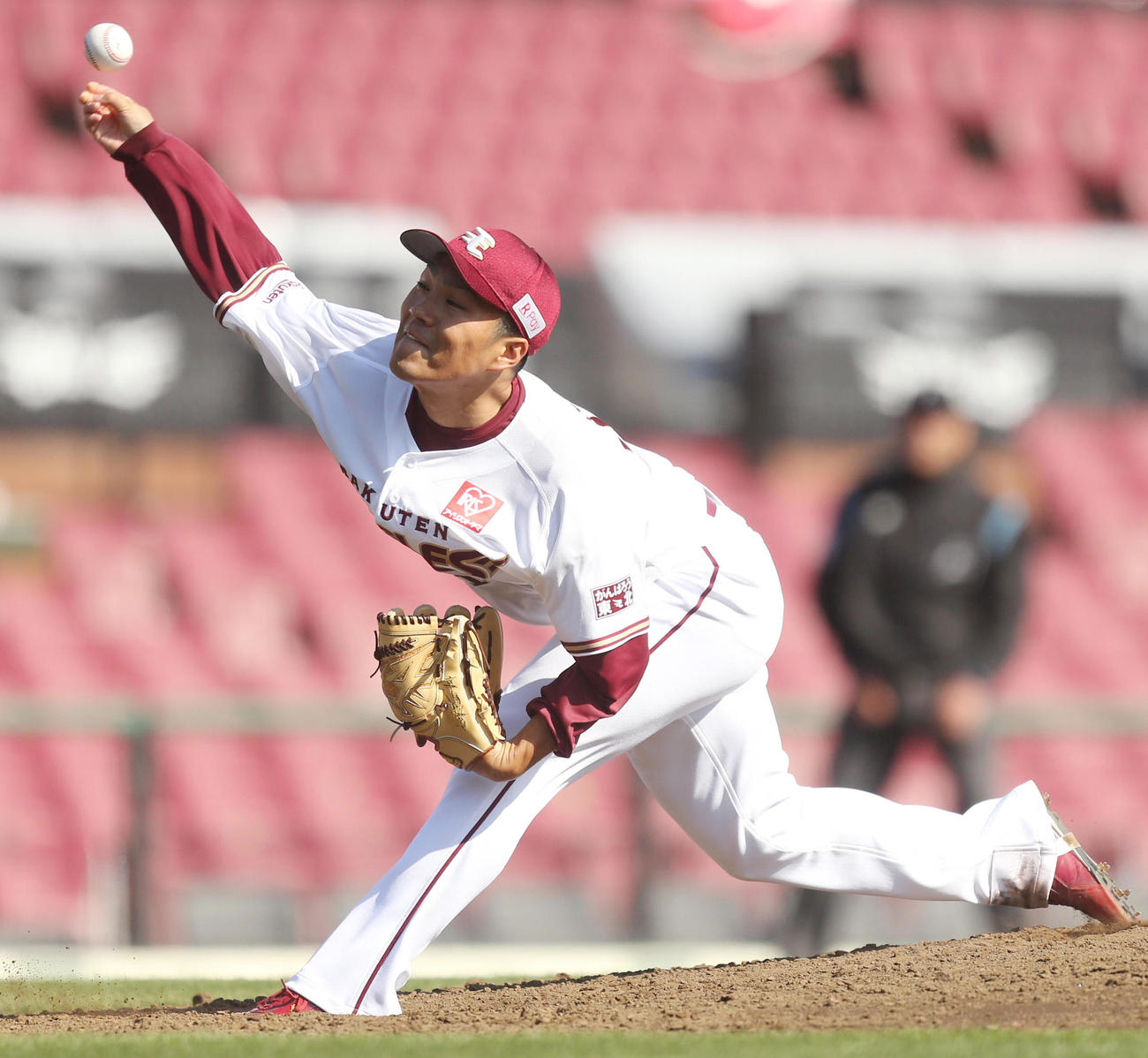 楽天対オリックス　力投する楽天則本昂（撮影・野上伸悟）