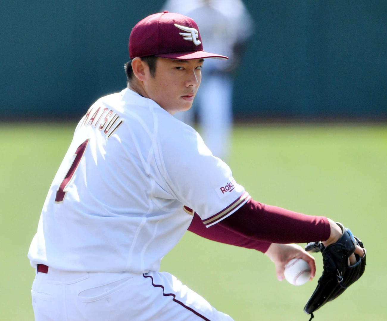 楽天対オリックス　鋭い目つきで打者に向かう楽天先発の松井（撮影・滝沢徹郎）