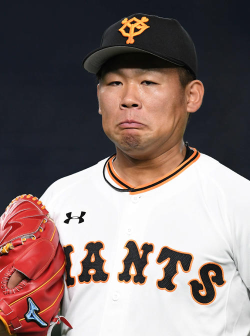 巨人対DeNA　小走りでベンチに戻る巨人田口（撮影・山崎安昭）