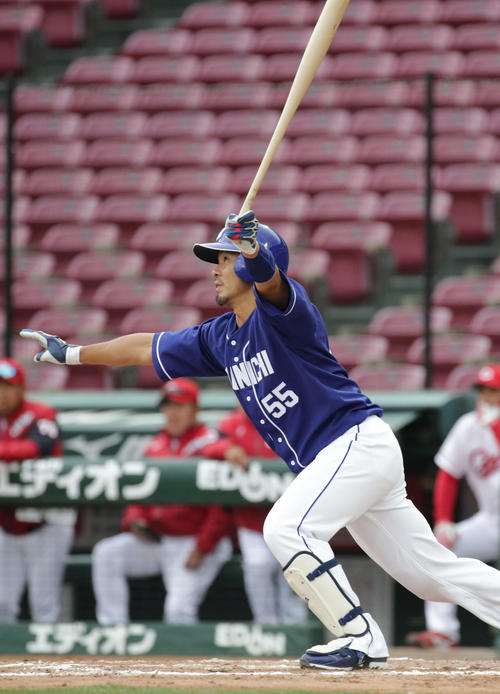 広島対中日　9回　福田は勝ち越し2点適時打を放つ（撮影・加藤孝規）