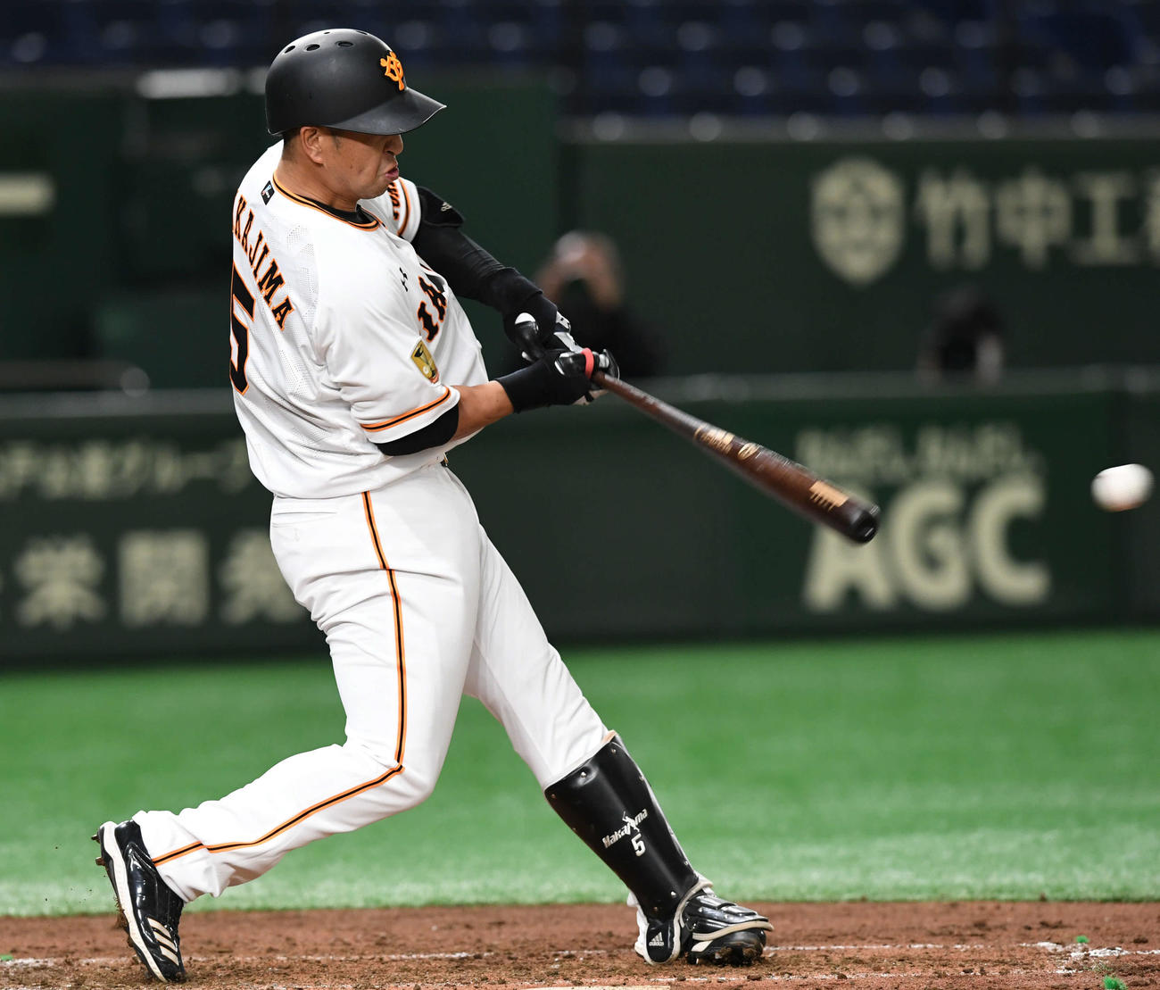 巨人対DeNA　3回裏巨人1死一、三塁、中島は左前に適時打を放つ（撮影・山崎安昭）