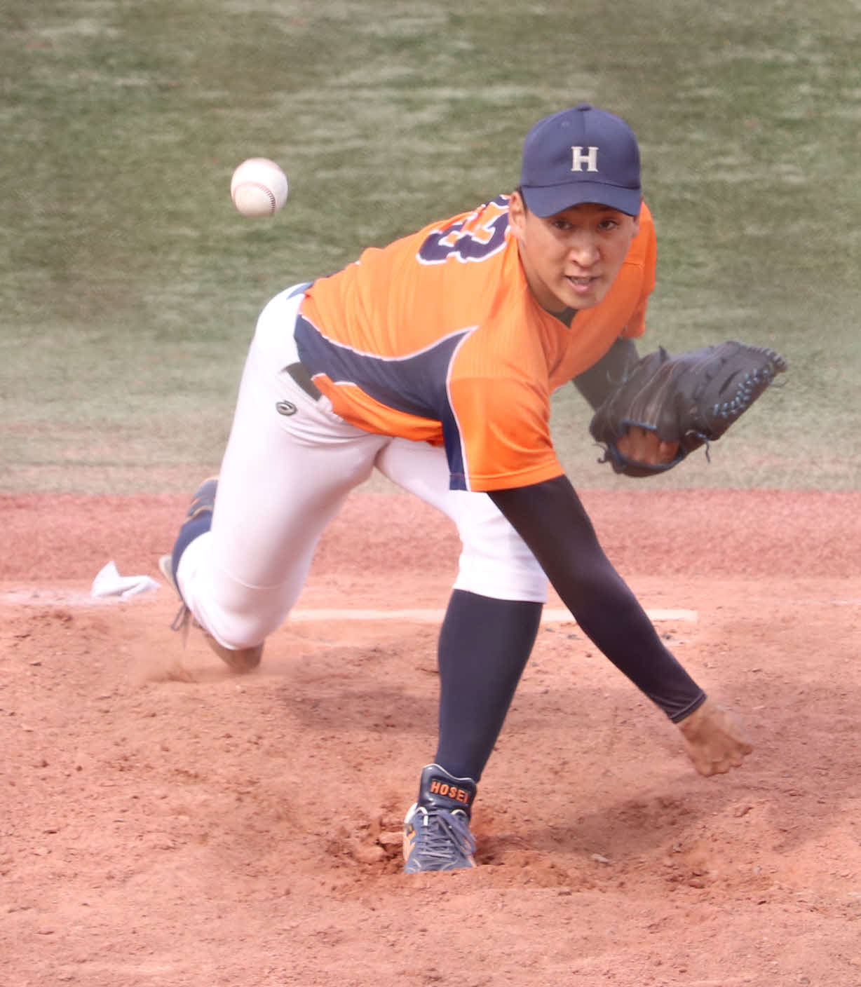 トヨタ自動車東日本との練習試合に登板した法大・高田孝一投手（撮影・湯本勝大）
