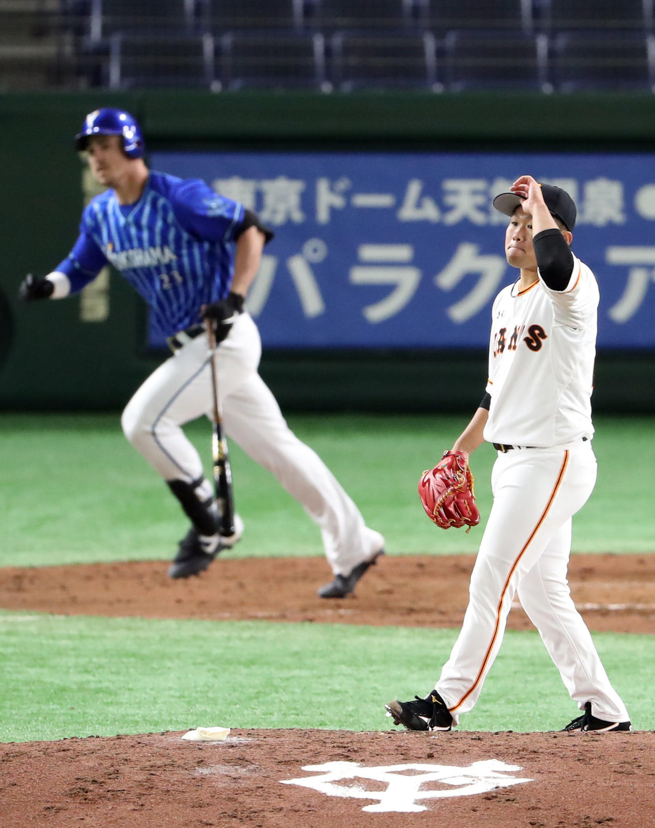 巨人対DeNA　4回表DeNA2死、オースティンにソロ本塁打を打たれる田口（撮影・狩俣裕三）