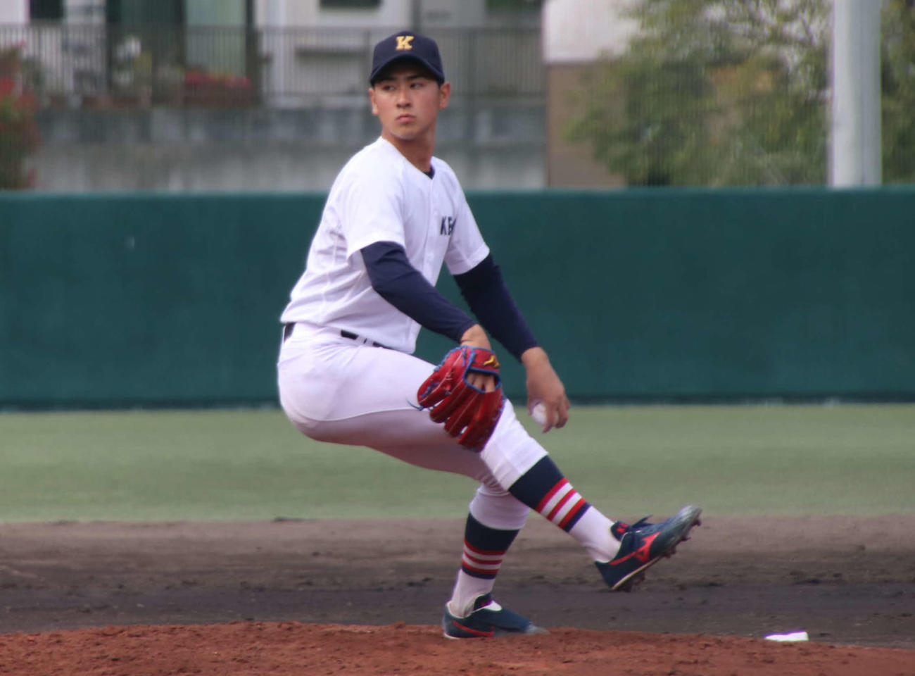 慶大　慶大対東海大オープン戦　3回1／3を投げ6安打3失点に抑えた先発の佐藤投手（撮影・保坂淑子）