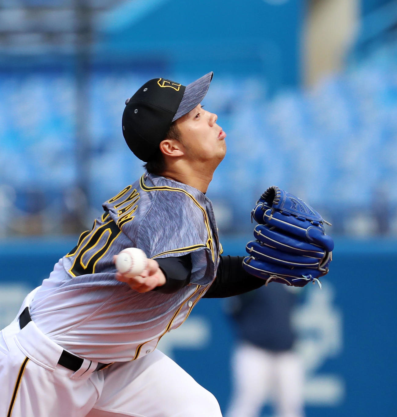 ヤクルト対阪神　神宮球場で好投する青柳（撮影・加藤哉）