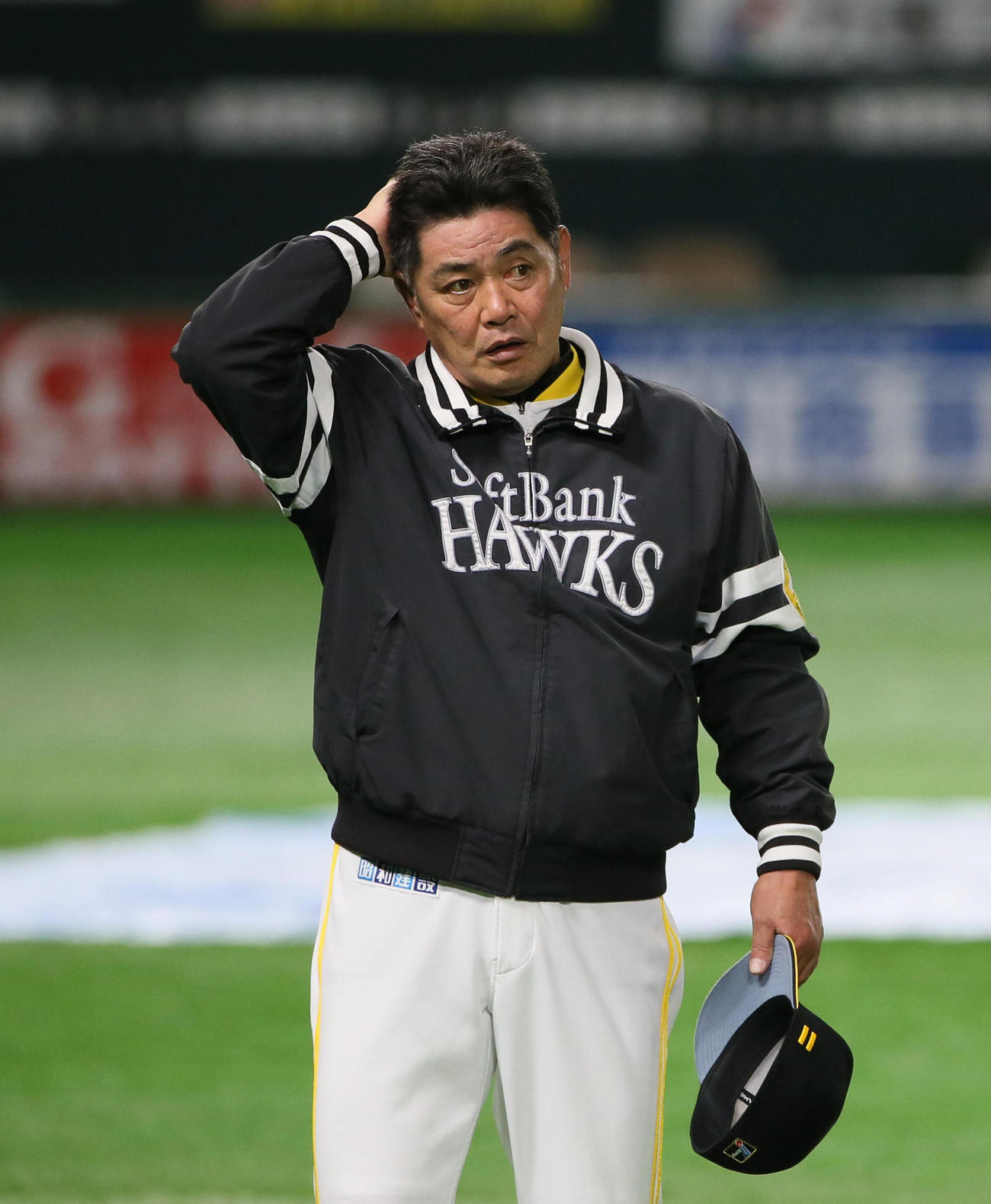 ソフトバンク情報　頭を抱える工藤公康監督（撮影・栗木一考）