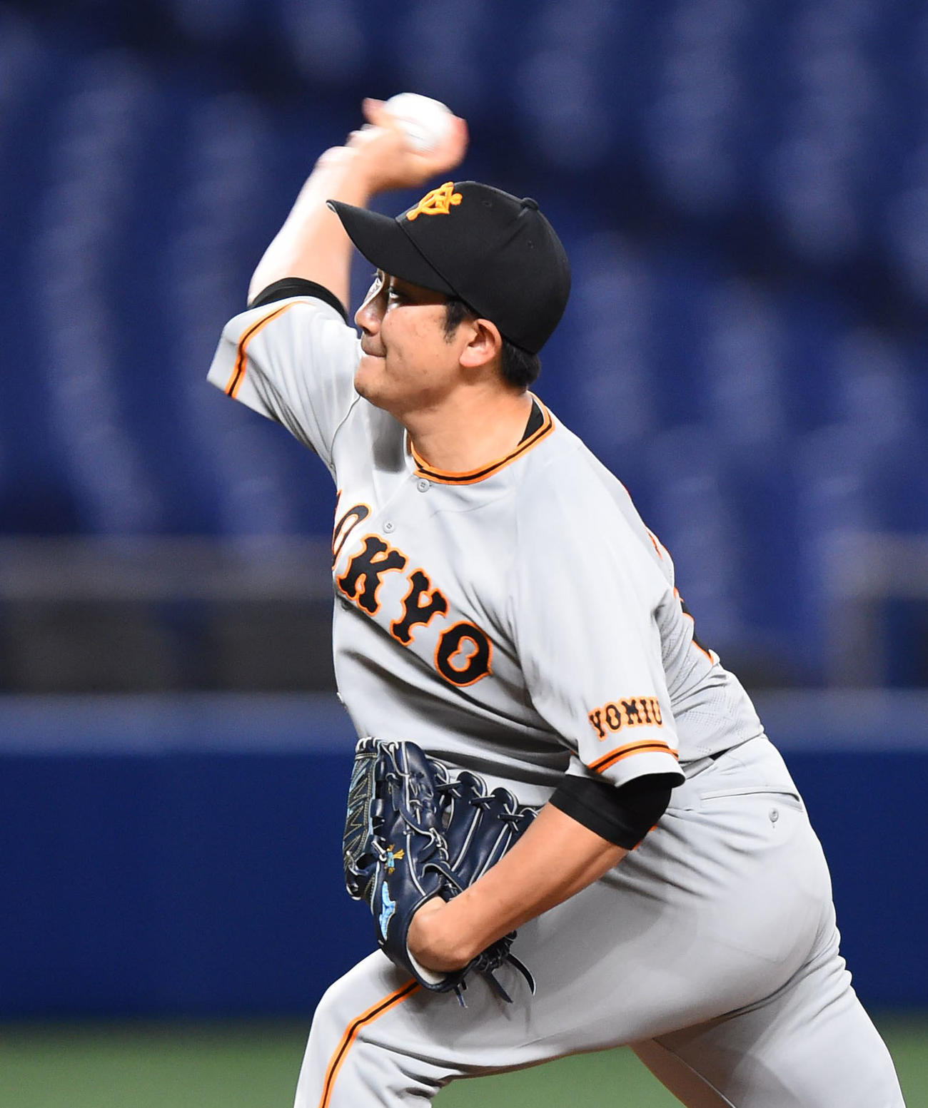 中日対巨人　1回裏、先発登板する菅野智之（撮影・森本幸一）