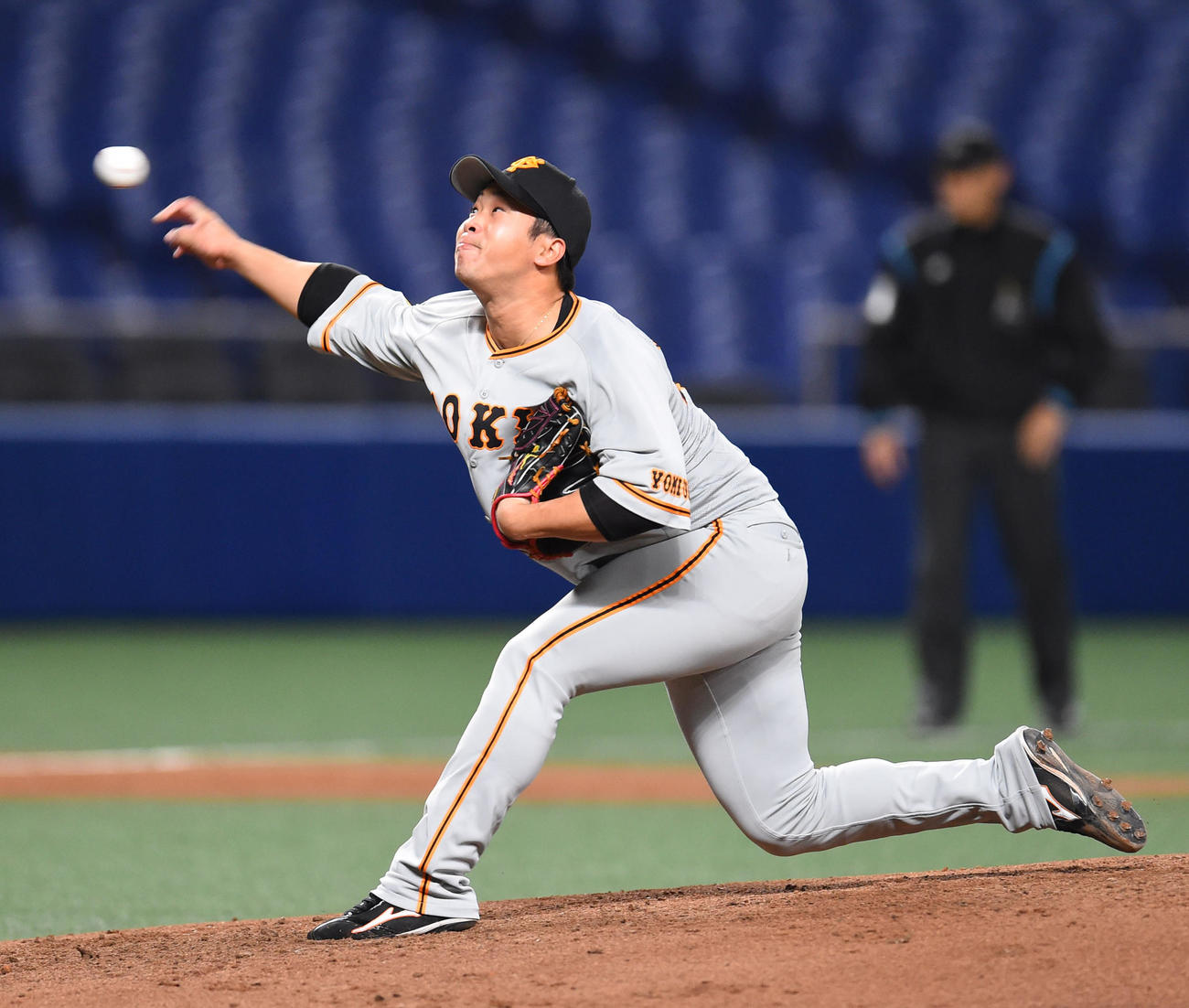 中日対巨人　3回裏、巨人2番手で登板する鍬原拓也（撮影・森本幸一）