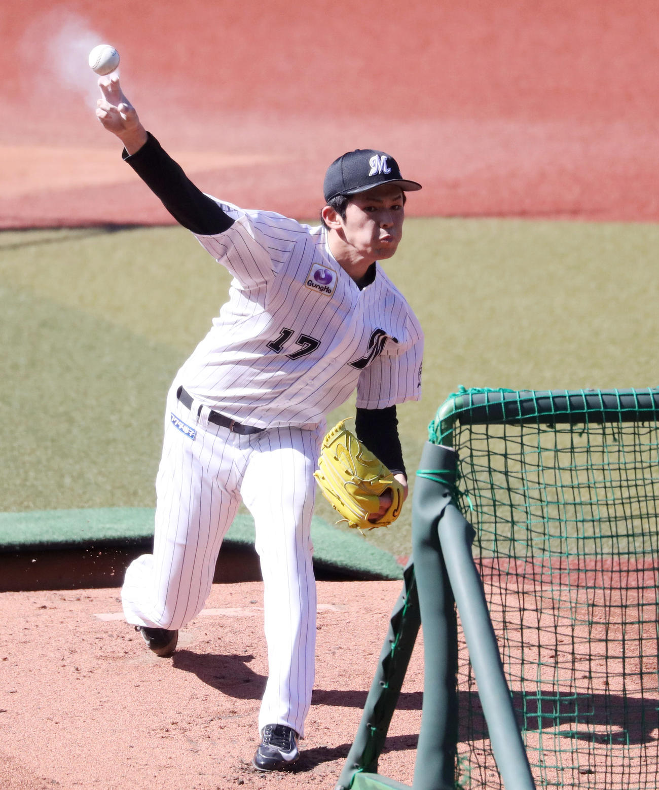 ZOZOマリンスタジアムでプロ初の打撃投手を務めた佐々木朗（撮影・狩俣裕三）