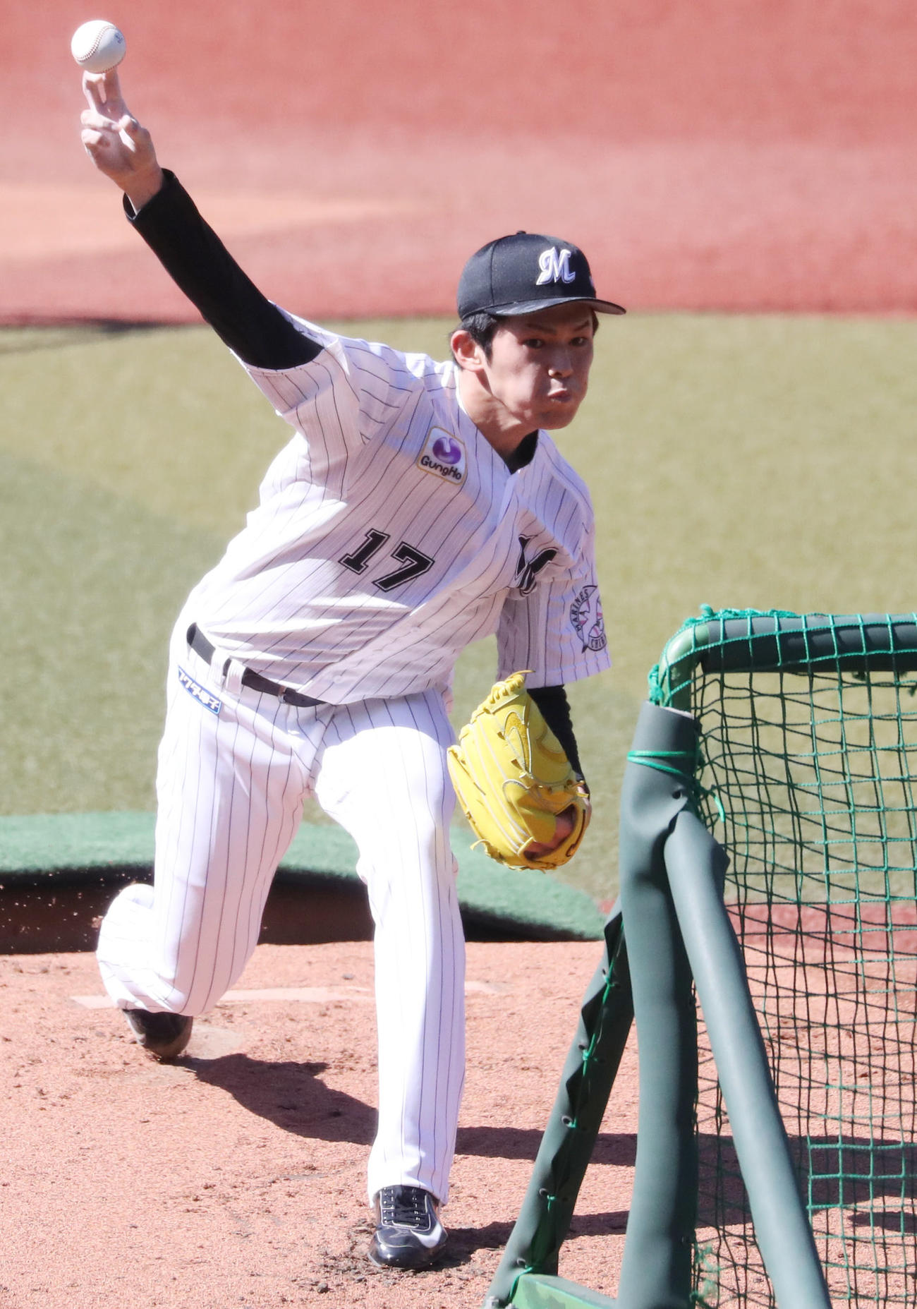ZOZOマリンスタジアムでプロ初の打撃投手を務めた佐々木朗（撮影・狩俣裕三）