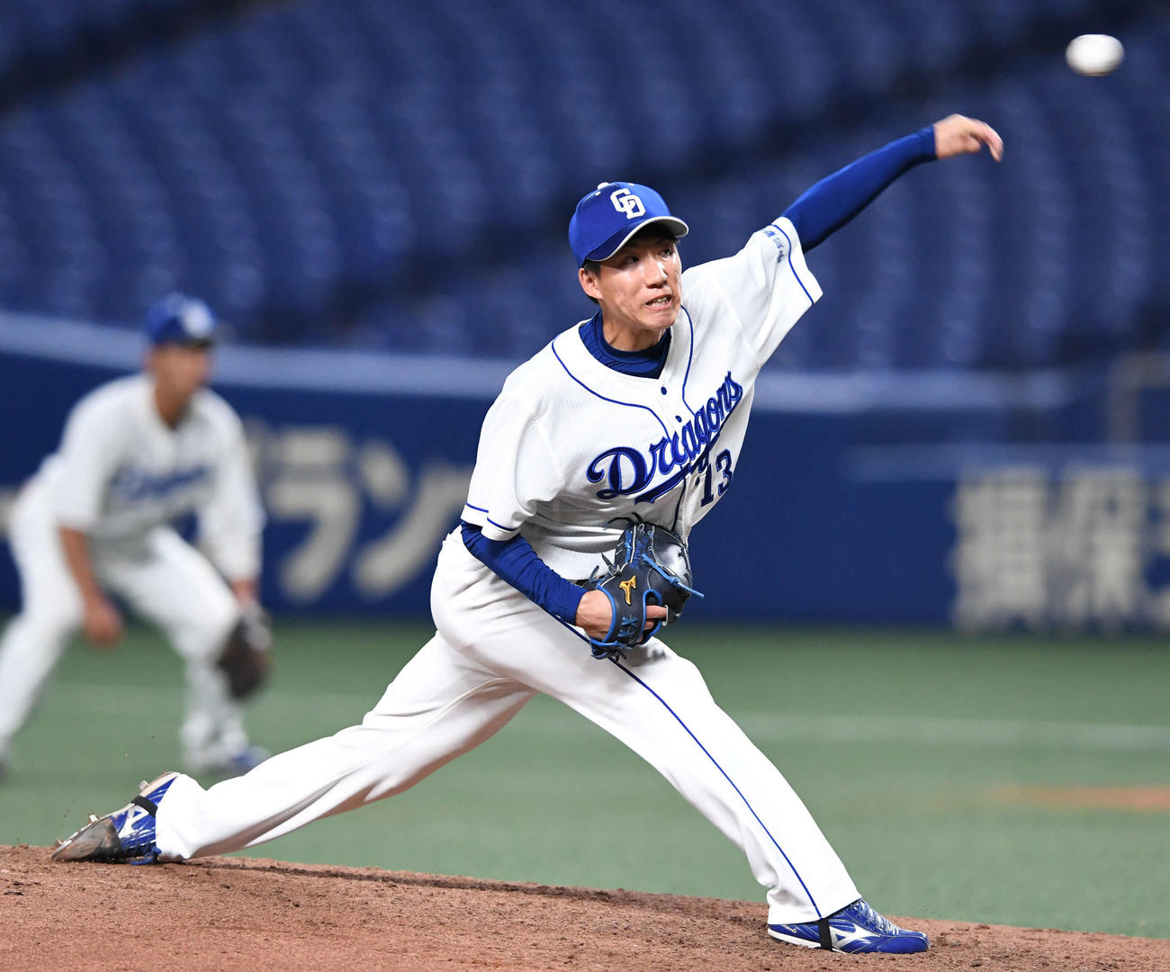 中日対巨人　中日3番手で登板する橋本（撮影・山崎安昭）