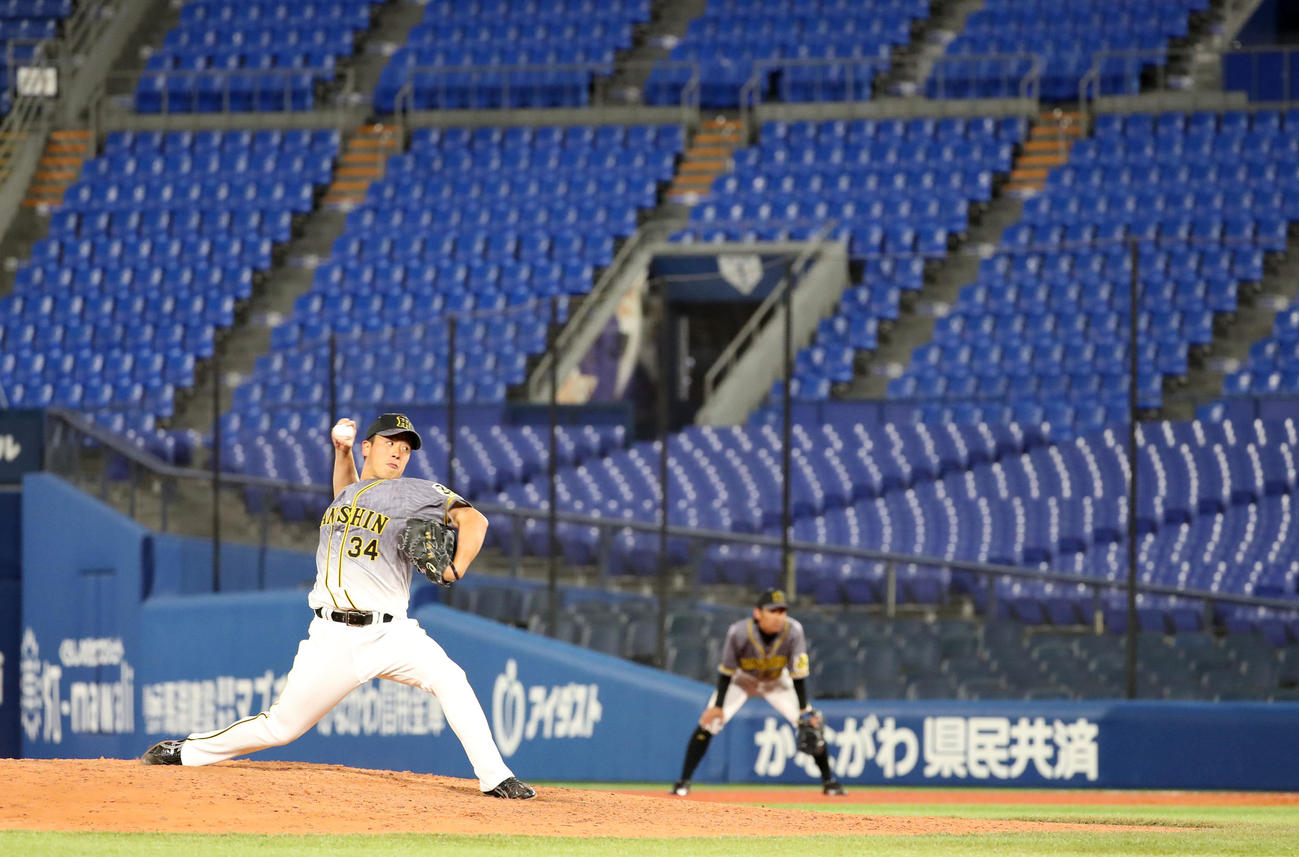 DeNA対阪神　7回裏、阪神3番手で登板する谷川（撮影・加藤哉）