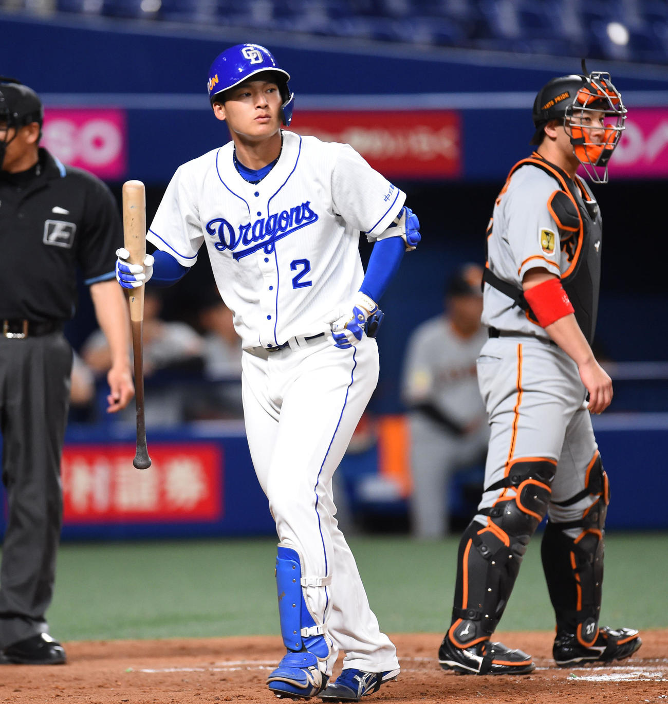 中日対巨人　4回裏中日1死、三振に倒れた石川昂弥（撮影・森本幸一）