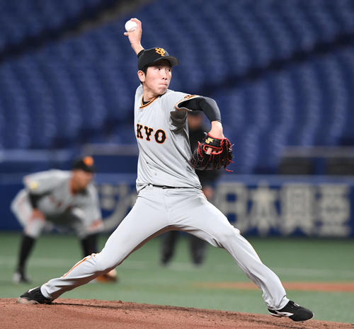 中日対巨人　力投する巨人先発の戸郷（撮影・山崎安昭）